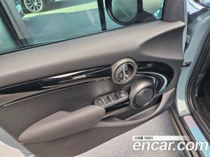 Mini Cooper 5Door MULTITONE Edition 2023 года из Южной Кореи