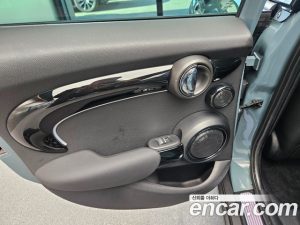 Mini Cooper 5Door MULTITONE Edition 2023 года из Южной Кореи