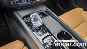 Volvo XC60 B6 ULTIMATE Bright 2024 года из Южной Кореи