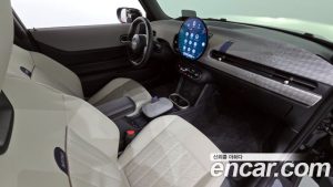 Mini Cooper Favoured 2025 года из Южной Кореи