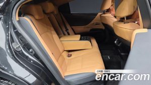 Lexus ES Luxury Plus 2025 года из Южной Кореи