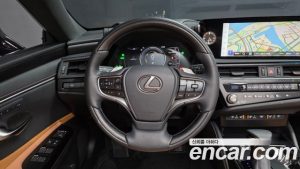 Lexus ES Luxury Plus 2025 года из Южной Кореи