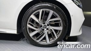 Mercedes-Benz E-Class E220d 4MATIC Exclusive 2024 года из Южной Кореи