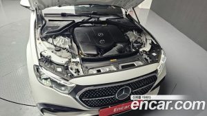 Mercedes-Benz E-Class E300 4MATIC AMG Line 2025 года из Южной Кореи