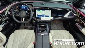 Mercedes-Benz E-Class E300 4MATIC AMG Line 2025 года из Южной Кореи