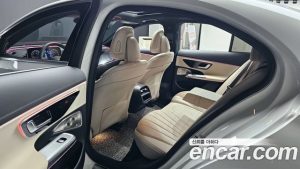 Mercedes-Benz E-Class E300 4MATIC AMG Line 2025 года из Южной Кореи
