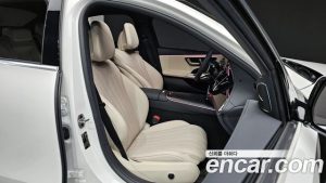 Mercedes-Benz E-Class E300 4MATIC AMG Line 2025 года из Южной Кореи