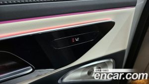 Mercedes-Benz E-Class E300 4MATIC AMG Line 2025 года из Южной Кореи