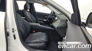 Mercedes-Benz E-Class E220d 4MATIC Exclusive 2024 года из Южной Кореи