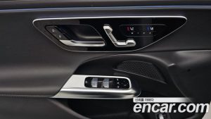 Mercedes-Benz E-Class E220d 4MATIC Exclusive 2024 года из Южной Кореи