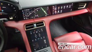 Porsche Taycan GTS 2023 года из Южной Кореи