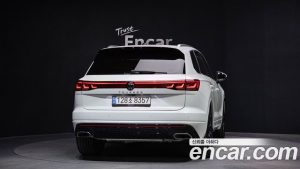 Volkswagen Touareg 3.0 TDI R-Line 2024 года из Южной Кореи