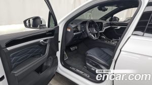Volkswagen Touareg 3.0 TDI R-Line 2024 года из Южной Кореи