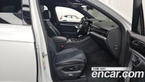 Volkswagen Touareg 3.0 TDI R-Line 2024 года из Южной Кореи