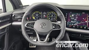 Volkswagen Touareg 3.0 TDI R-Line 2024 года из Южной Кореи