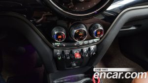 Mini Countryman CLASSIC Plus COMFORT PACK 2023 года из Южной Кореи