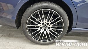 Mercedes-Benz C-Class C200 Avantgarde 2025 года из Южной Кореи