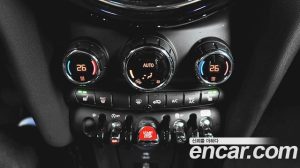 Mini Cooper 5Door DEFAULT 2023 года из Южной Кореи