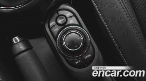 Mini Cooper 5Door DEFAULT 2023 года из Южной Кореи