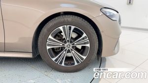 Mercedes-Benz E-Class E200 Avantgarde 2025 года из Южной Кореи