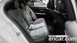 Mercedes-Benz C-Class C300 4MATIC AMG Line 2023 года из Южной Кореи
