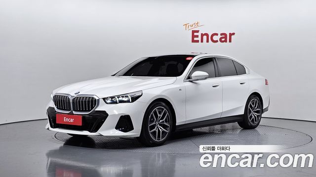 BMW 5-Series 520i M Sport 2024 года из Кореи