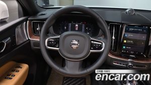 Volvo XC60 B5 Ultra Bright 2025 года из Южной Кореи