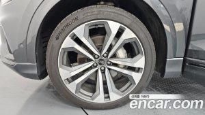 Audi Q8 55 TFSI 4WD Premium 2023 года из Южной Кореи