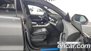 Audi Q8 55 TFSI 4WD Premium 2023 года из Южной Кореи