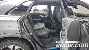 Audi Q8 55 TFSI 4WD Premium 2023 года из Южной Кореи