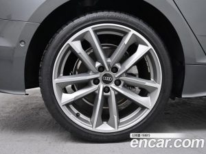 Audi A5 40 TDI 4WD Premium Sportback 2023 года из Южной Кореи