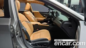 Lexus ES Luxury Plus 2023 года из Южной Кореи
