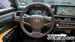 Lexus ES Luxury Plus 2023 года из Южной Кореи