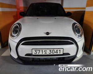 Mini Cooper CLASSIC 2023 года из Южной Кореи
