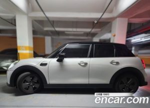 Mini Cooper CLASSIC 2023 года из Южной Кореи