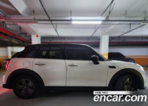Mini Cooper CLASSIC 2023 года из Южной Кореи