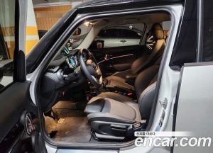 Mini Cooper CLASSIC 2023 года из Южной Кореи