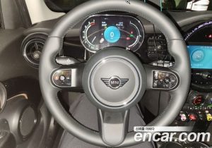 Mini Cooper CLASSIC 2023 года из Южной Кореи