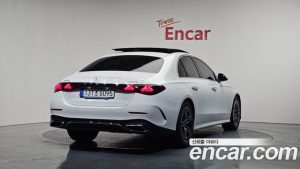 Mercedes-Benz E-Class E300 4MATIC AMG Line 2024 года из Южной Кореи