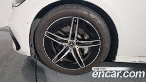Mercedes-Benz E-Class E300 4MATIC AMG Line 2024 года из Южной Кореи