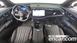 Mercedes-Benz E-Class E300 4MATIC AMG Line 2024 года из Южной Кореи