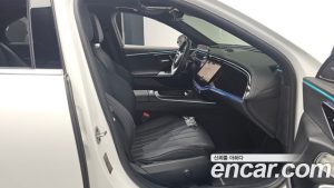 Mercedes-Benz E-Class E300 4MATIC AMG Line 2024 года из Южной Кореи