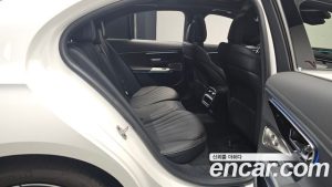 Mercedes-Benz E-Class E300 4MATIC AMG Line 2024 года из Южной Кореи