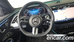 Mercedes-Benz E-Class E300 4MATIC AMG Line 2024 года из Южной Кореи