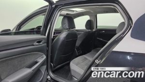 Volkswagen Golf 2.0 TDI Prestige 2023 года из Южной Кореи