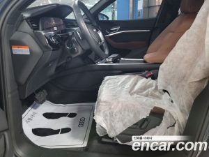 Audi Q8 e-tron 55 4WD 2024 года из Южной Кореи