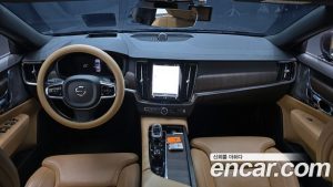 Volvo S90 B6 AWD Inscription 2022 года из Южной Кореи