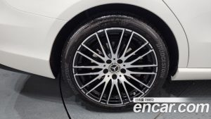 Mercedes-Benz C-Class C300 4MATIC Avantgarde 2024 года из Южной Кореи
