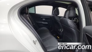 Mercedes-Benz C-Class C300 4MATIC Avantgarde 2024 года из Южной Кореи