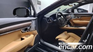 Volvo V90 B5 ULTIMATE AWD 2024 года из Южной Кореи